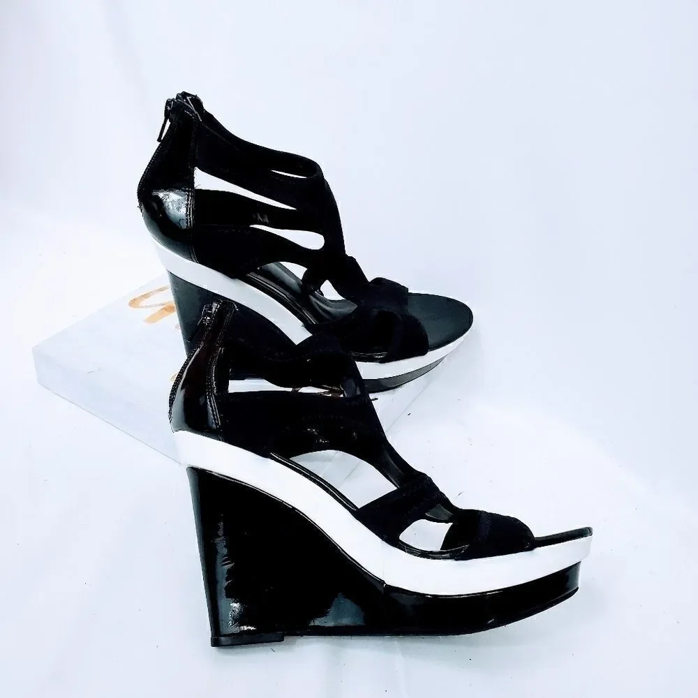 Vera Wang Svettie Black Platform Wedges 9.5